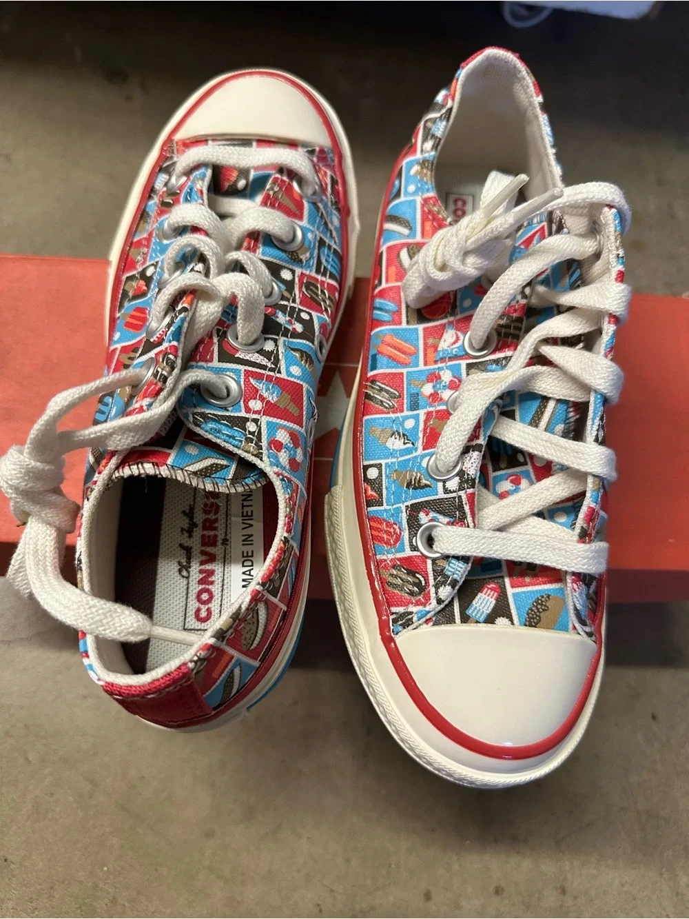 Converse colorful low